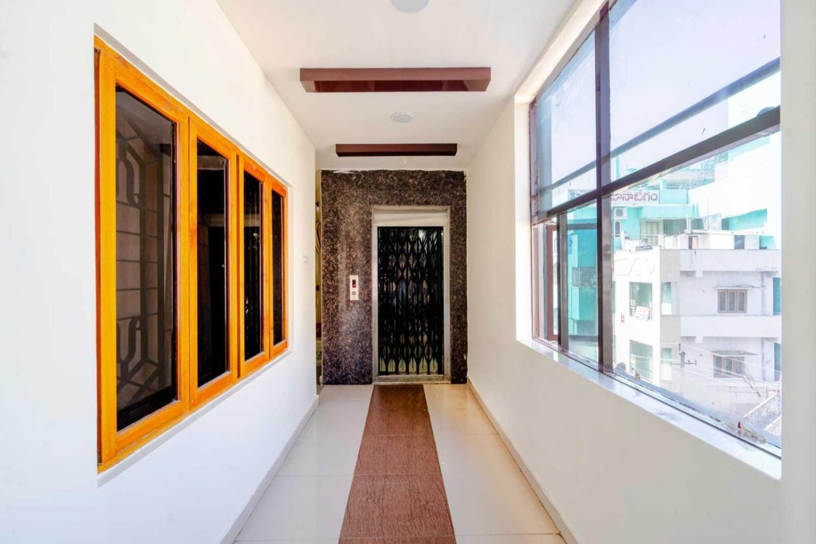 Oyo Surya Teja Residency Hotel Khammam Екстериор снимка